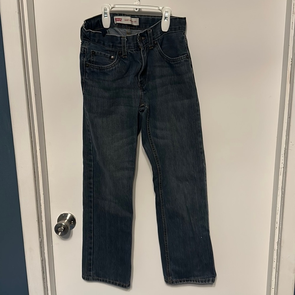 Boys 505 regular fit Levi’s jeans size 12 waist 26” inseam 26”.